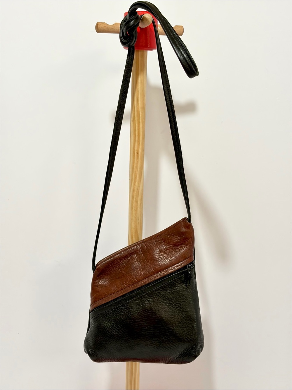Thomas Leathers Slide Crossbody Bag In Black And Brown Colorblock